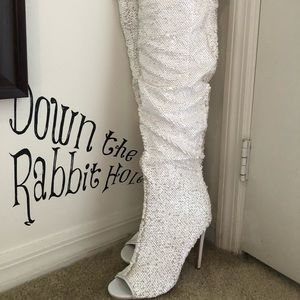 Whithe high knee boots